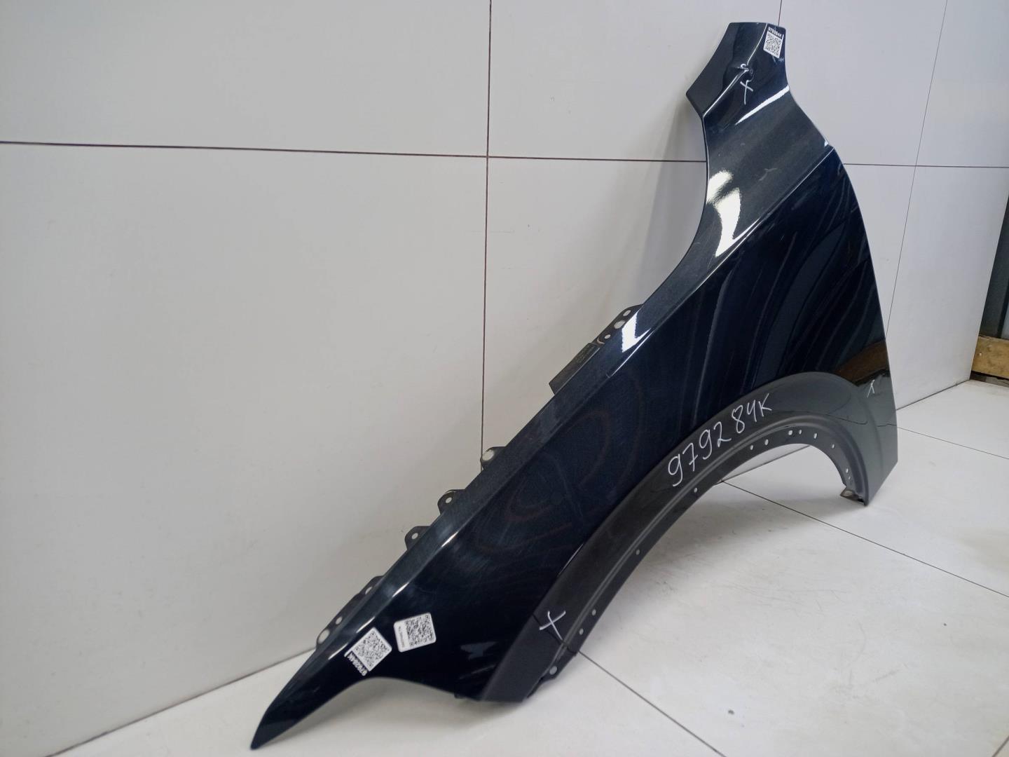 Крыло переднее левое