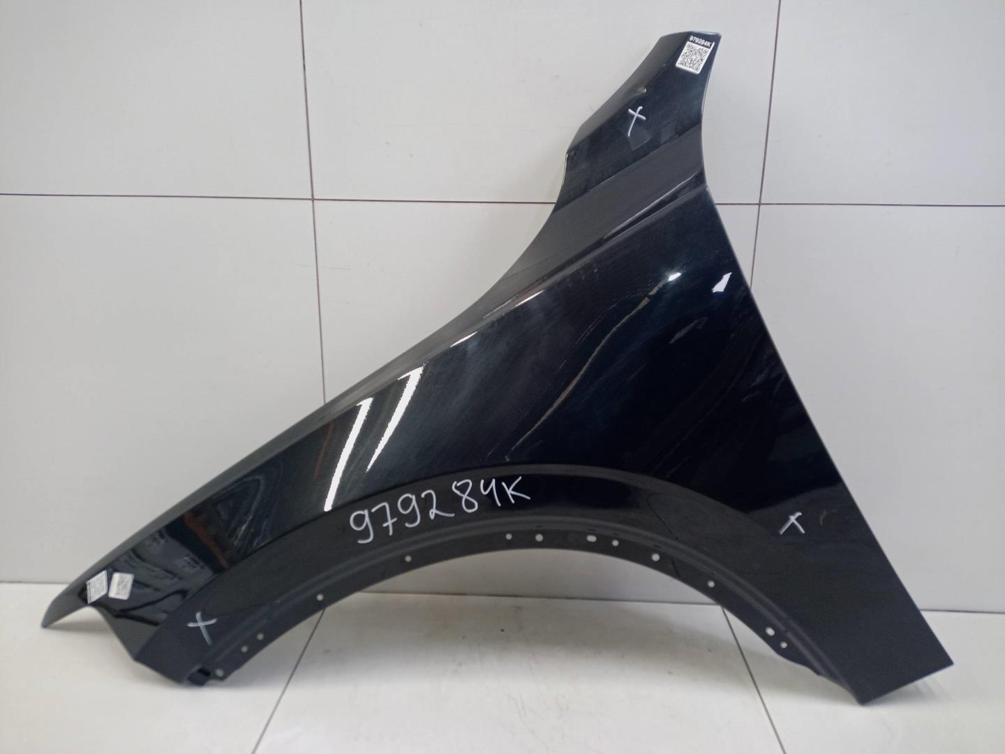 Крыло переднее левое