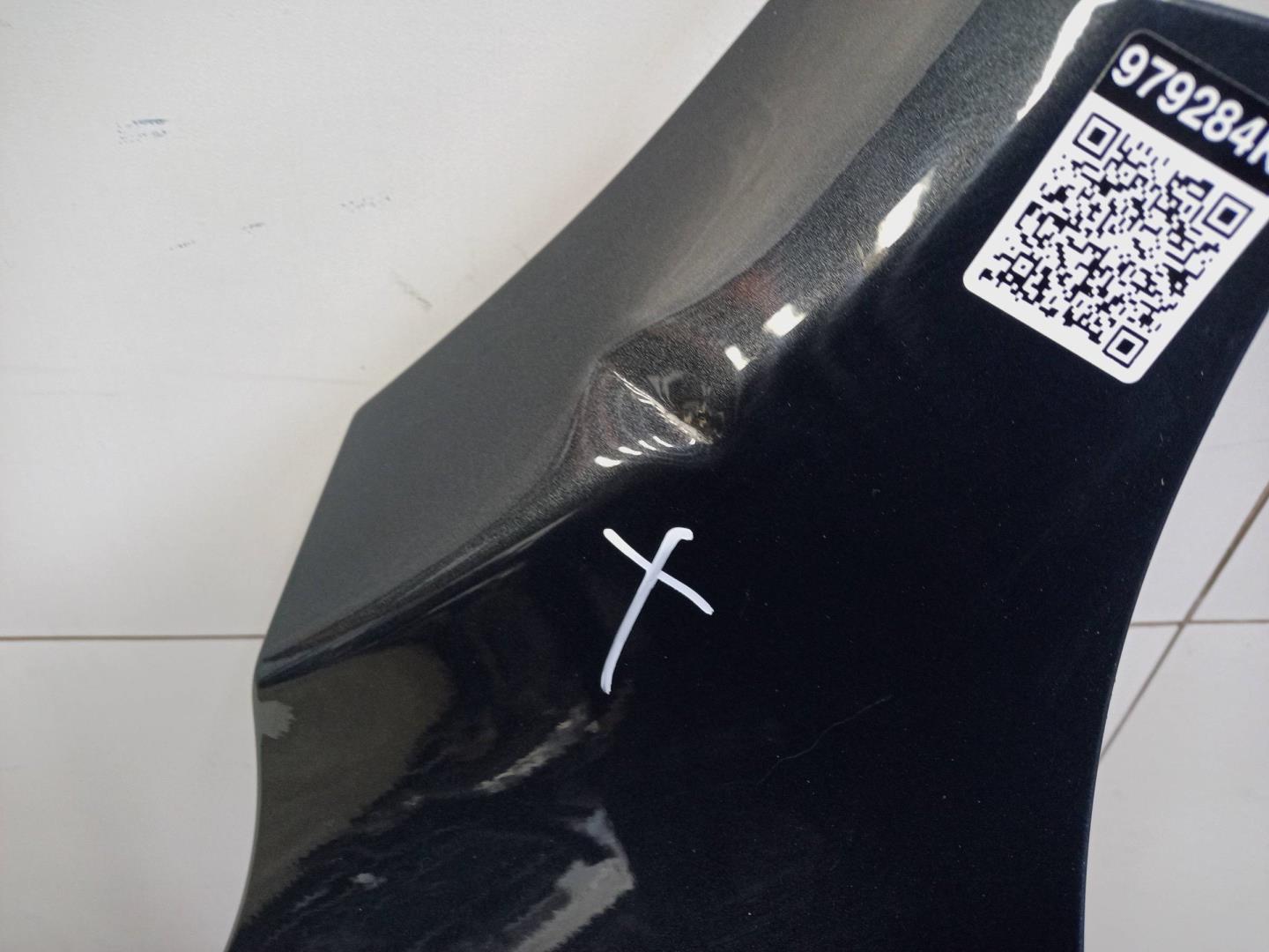 Крыло переднее левое