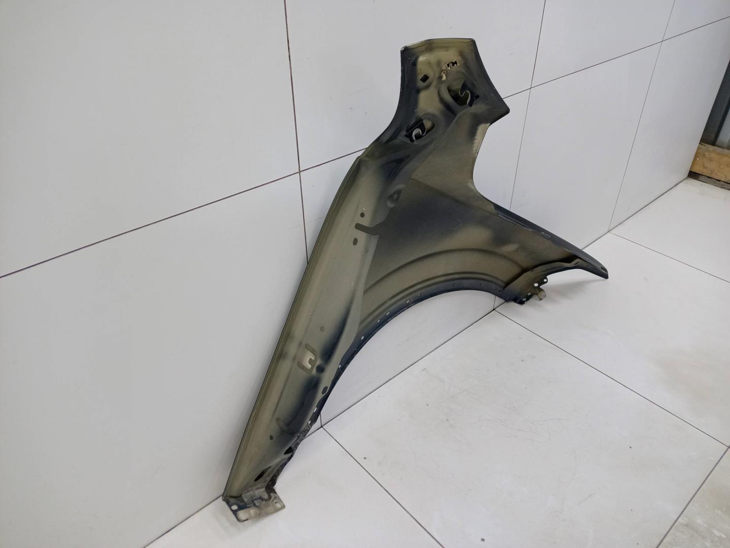 Крыло переднее левое