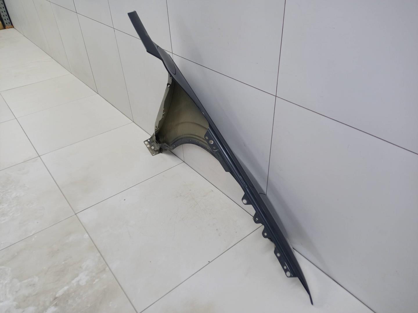 Крыло переднее левое