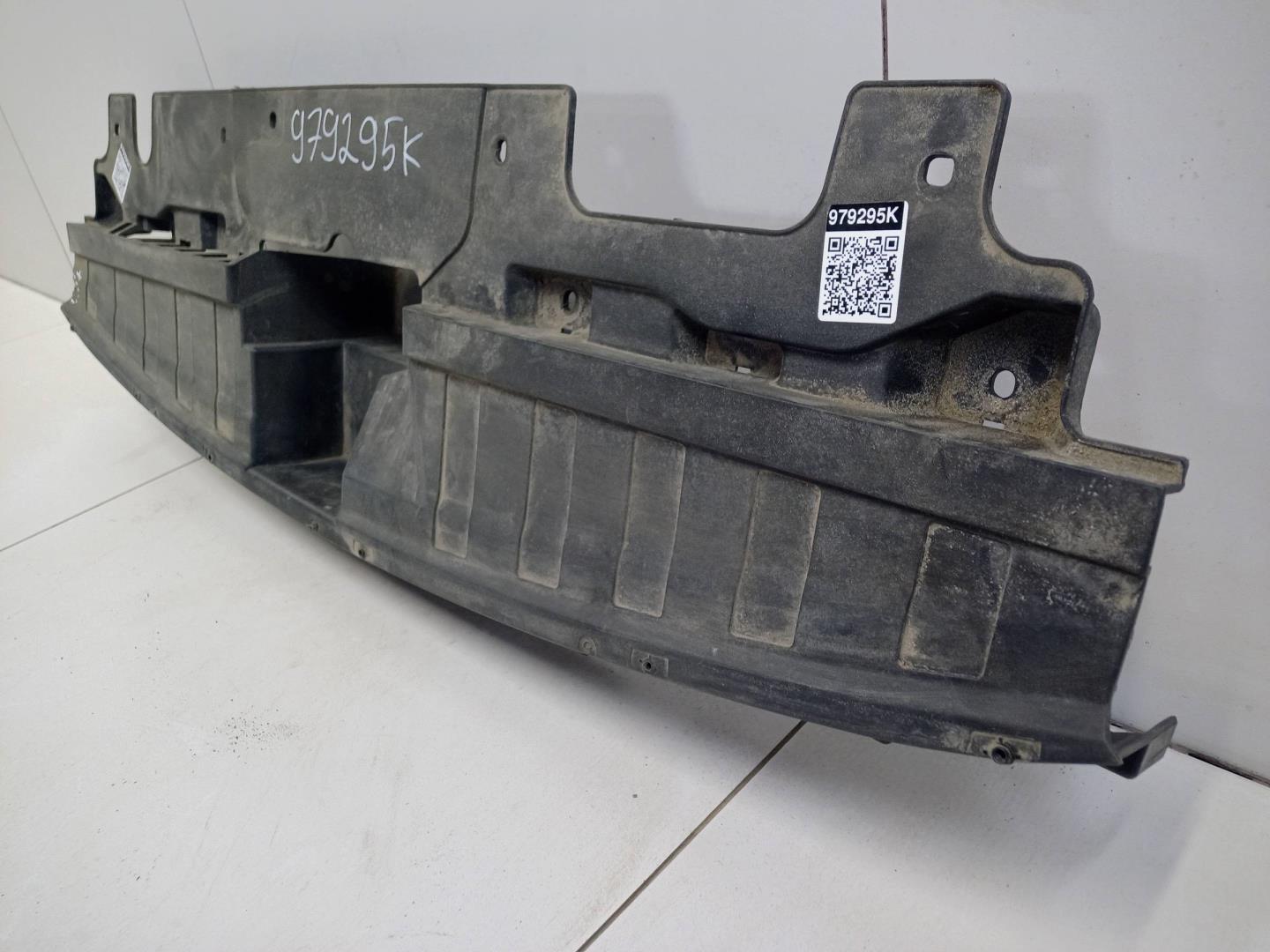 Кожух замка капота