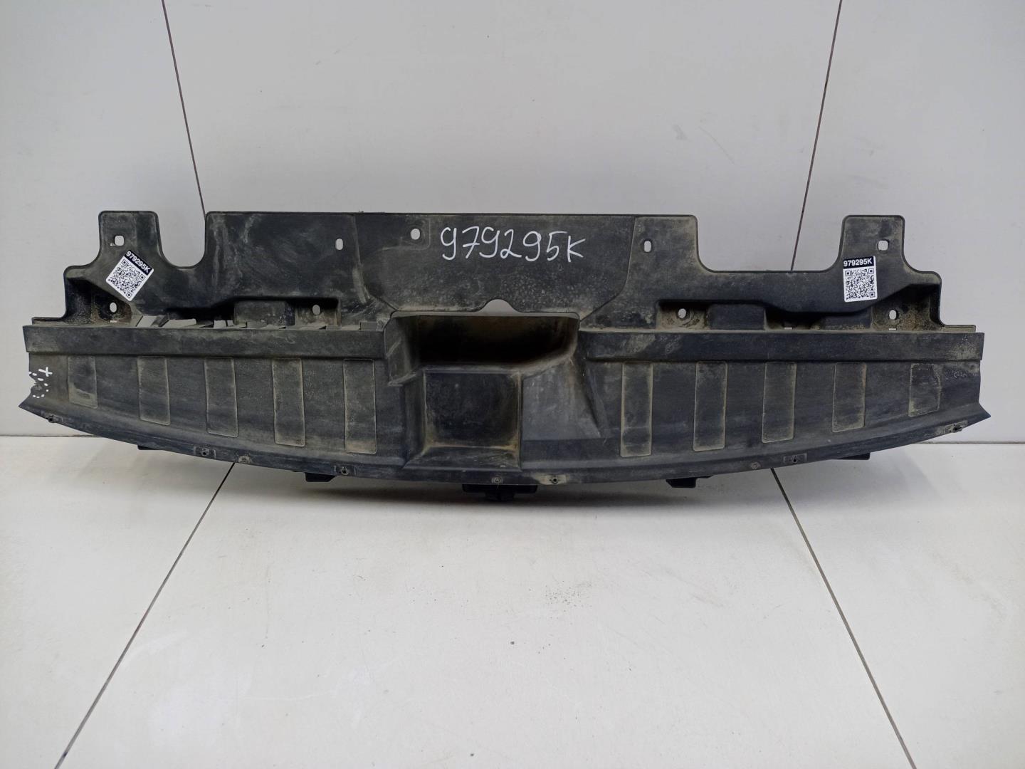 Кожух замка капота