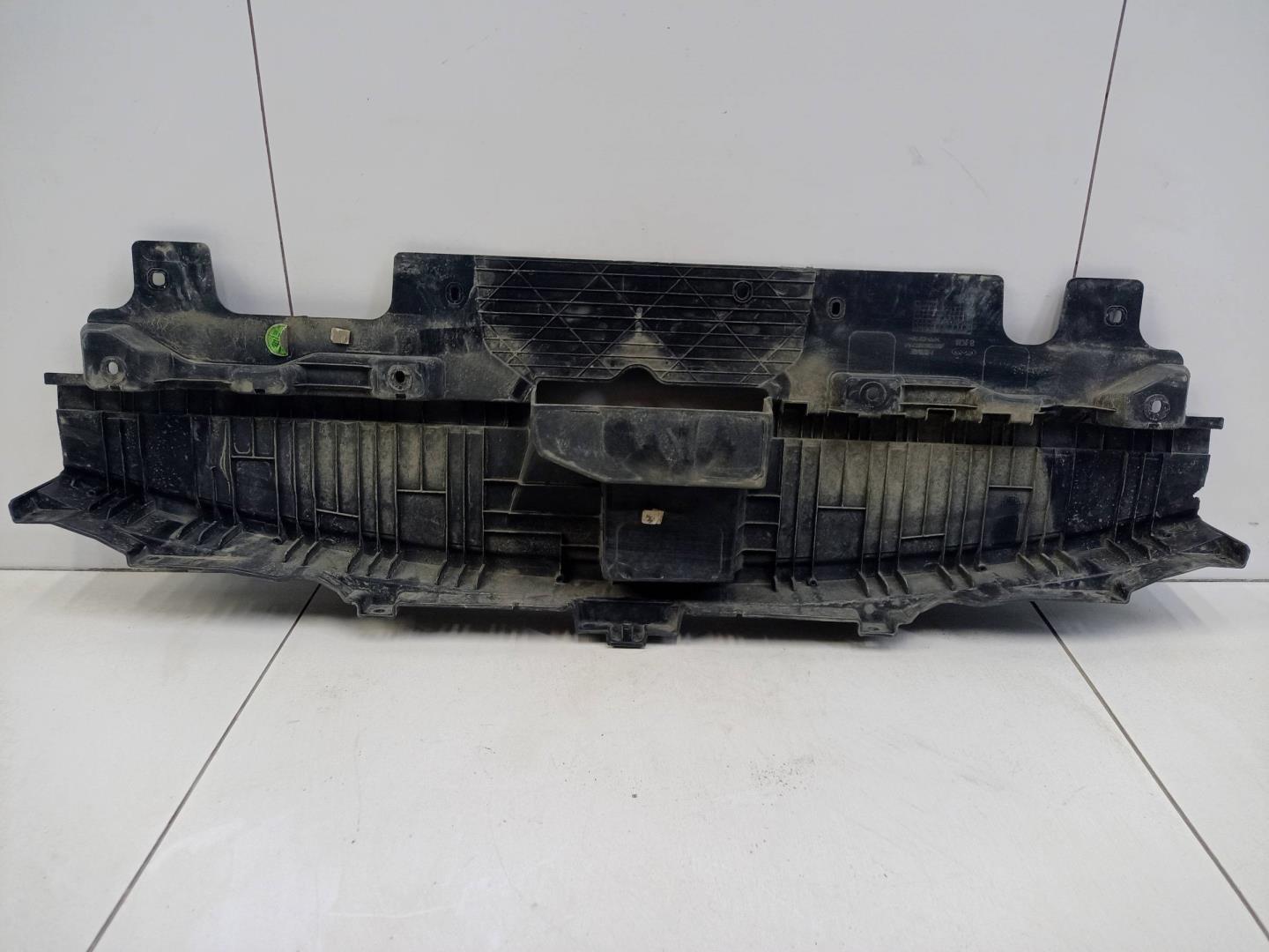 Кожух замка капота