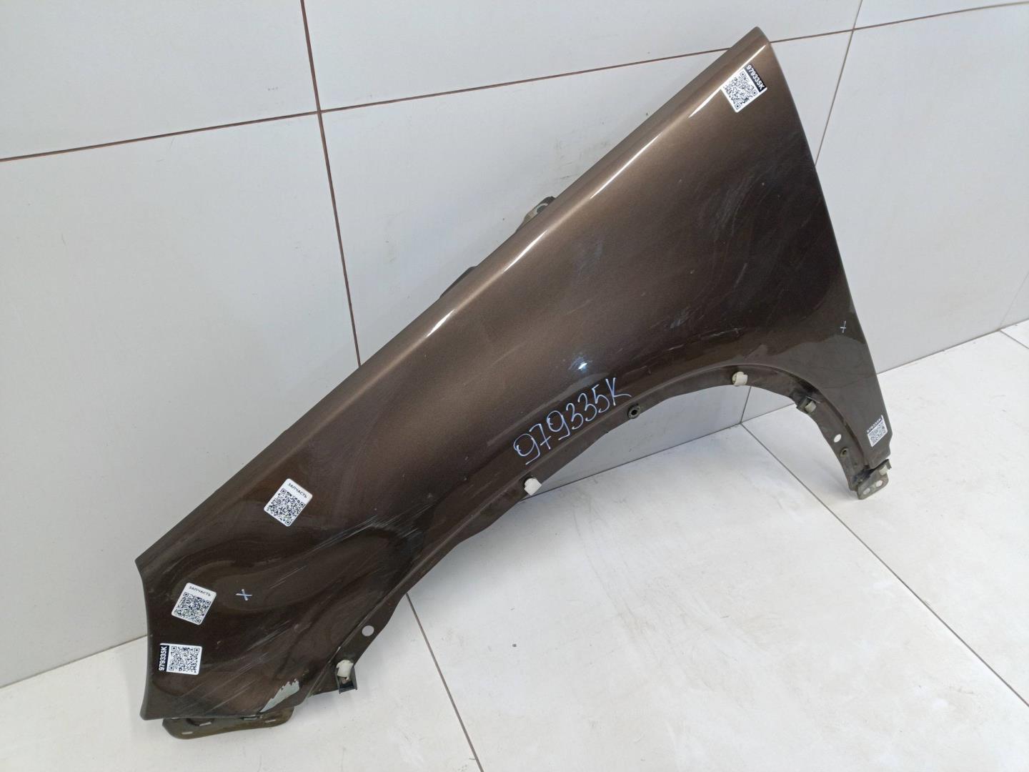 Крыло переднее левое