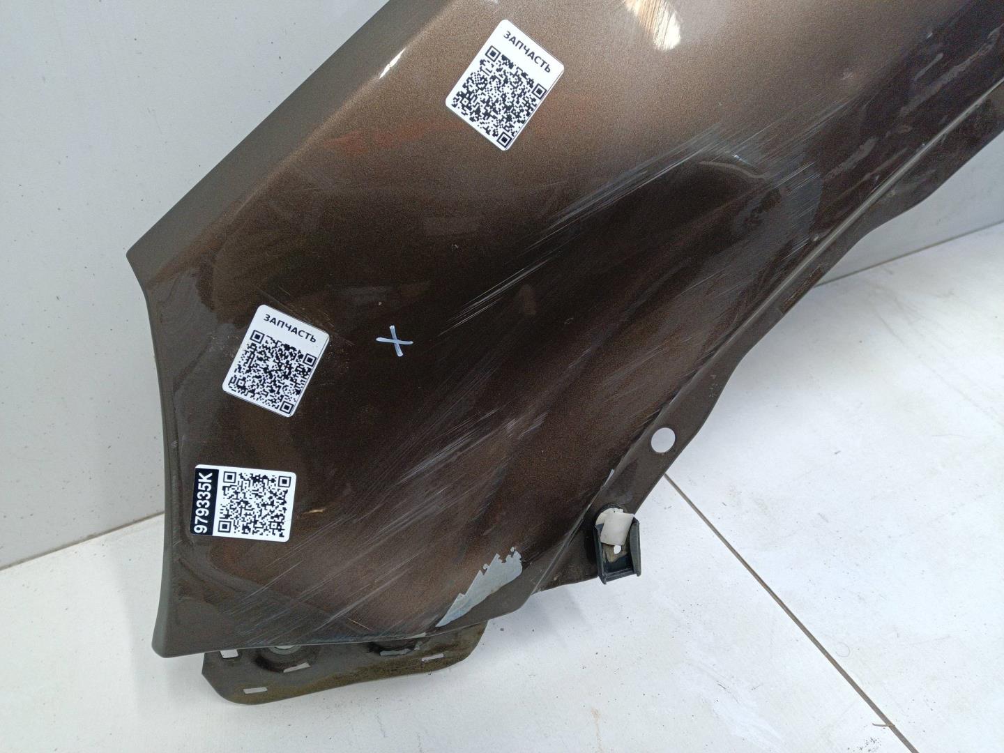 Крыло переднее левое