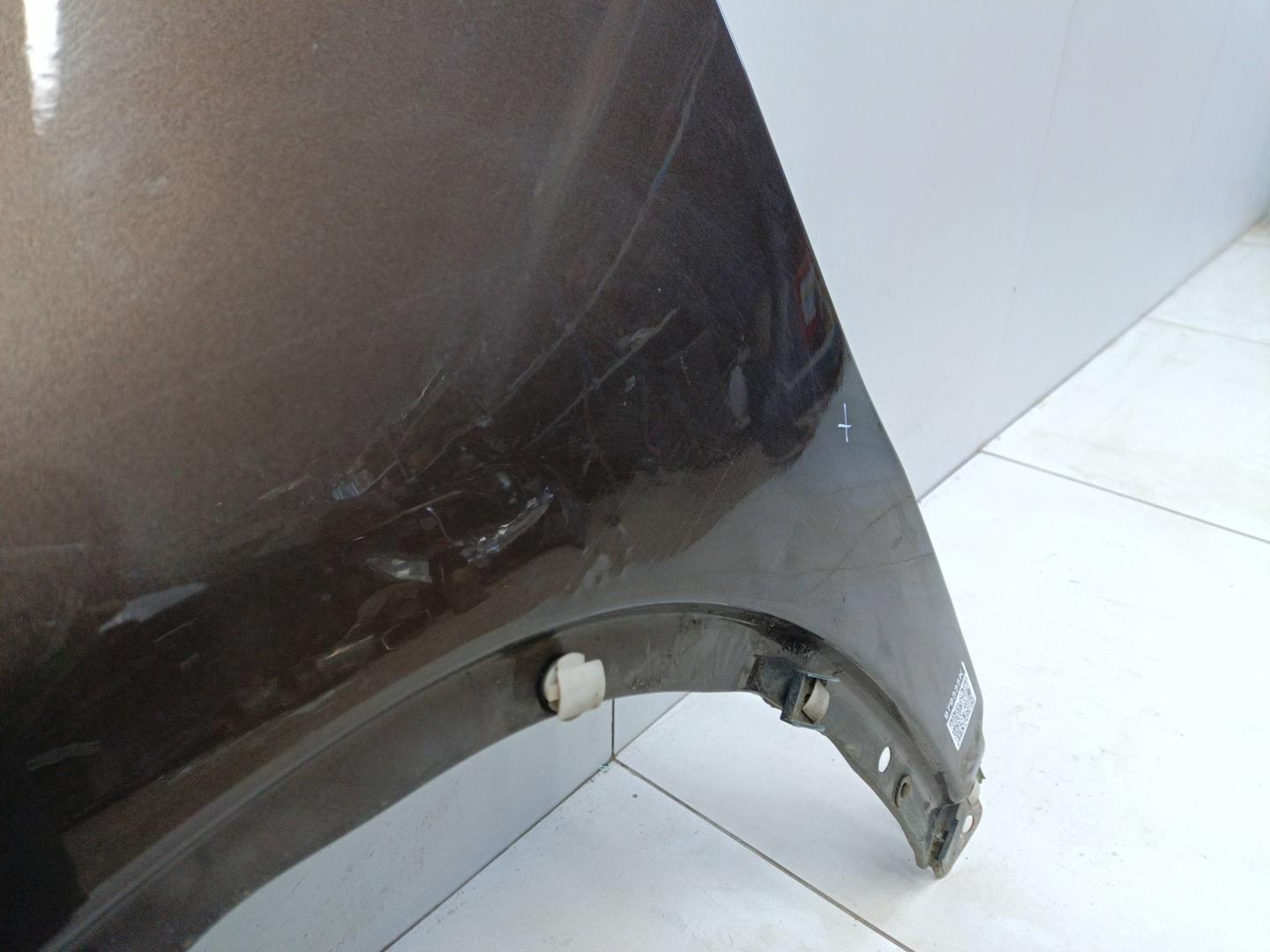 Крыло переднее левое