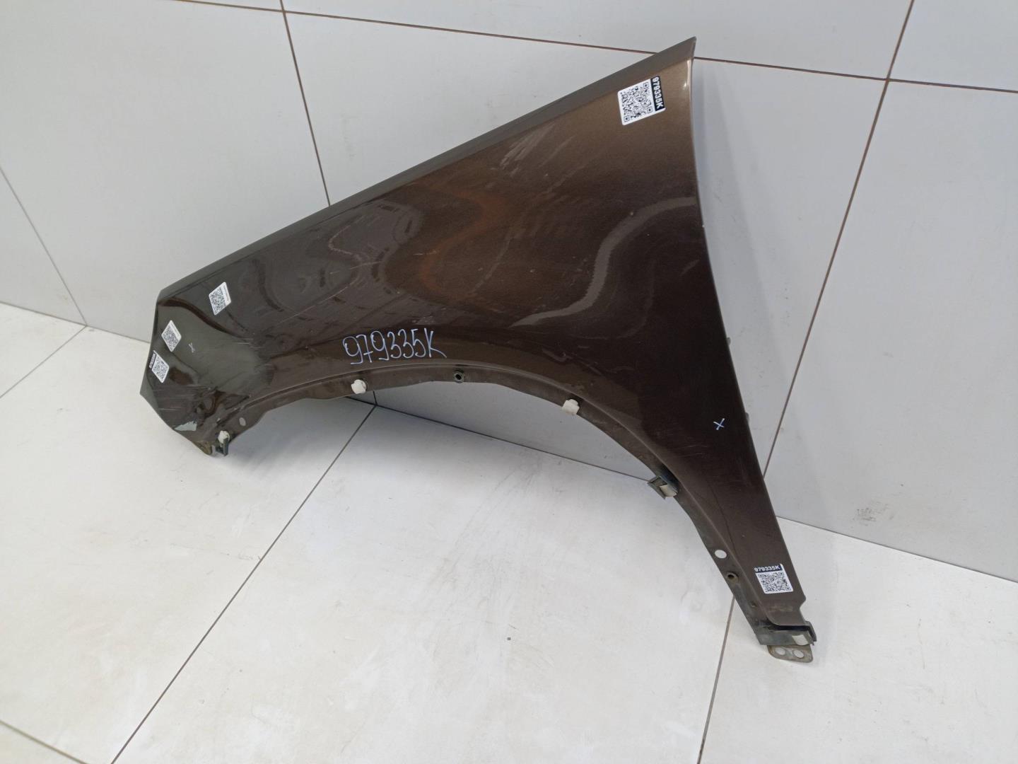 Крыло переднее левое