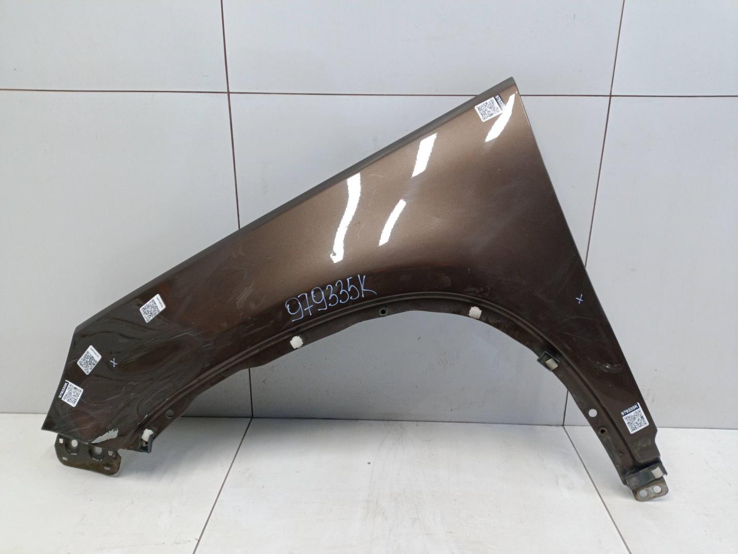 Крыло переднее левое