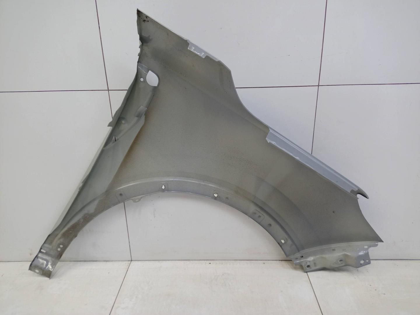 Крыло переднее левое