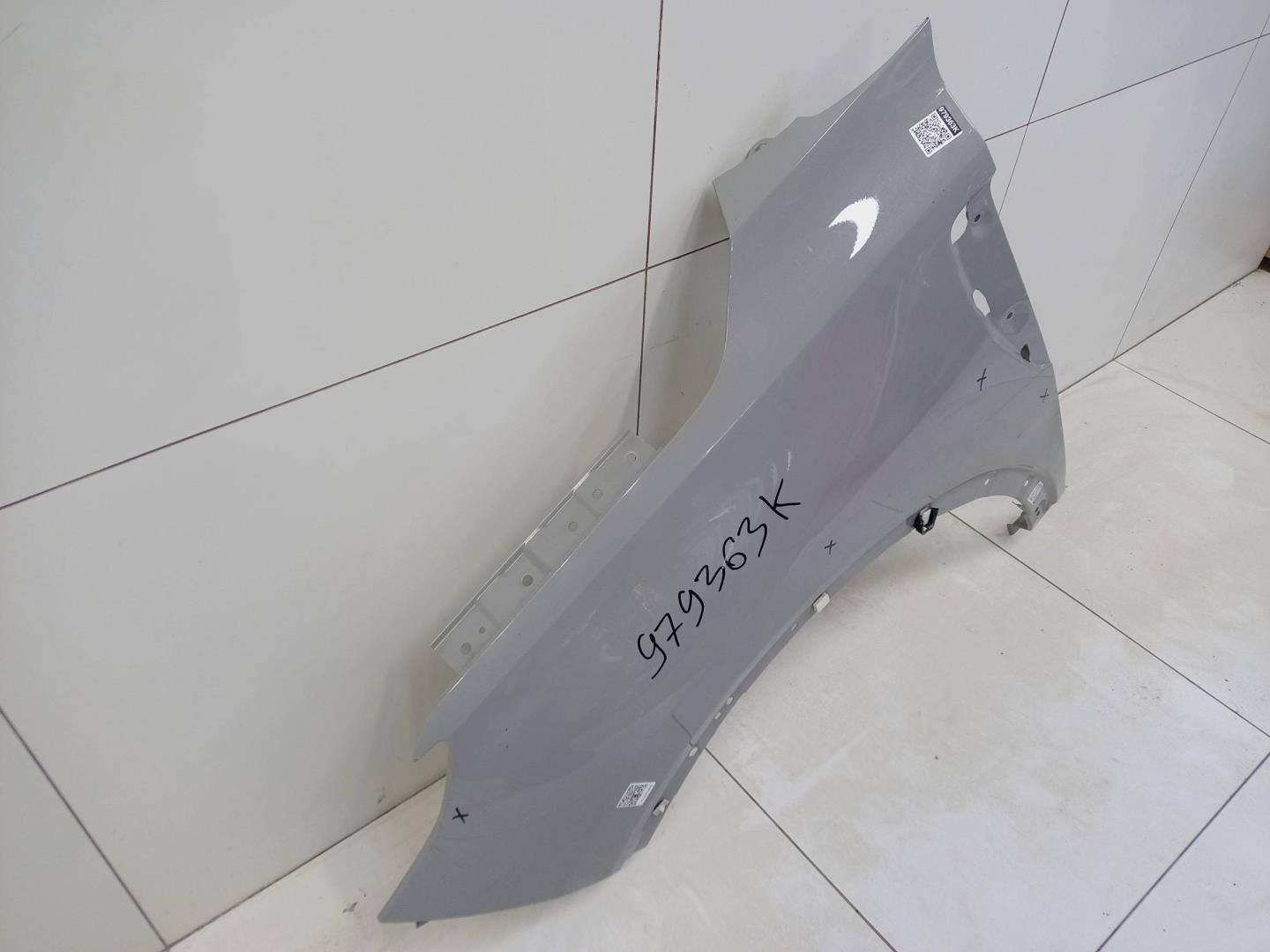 Крыло переднее левое