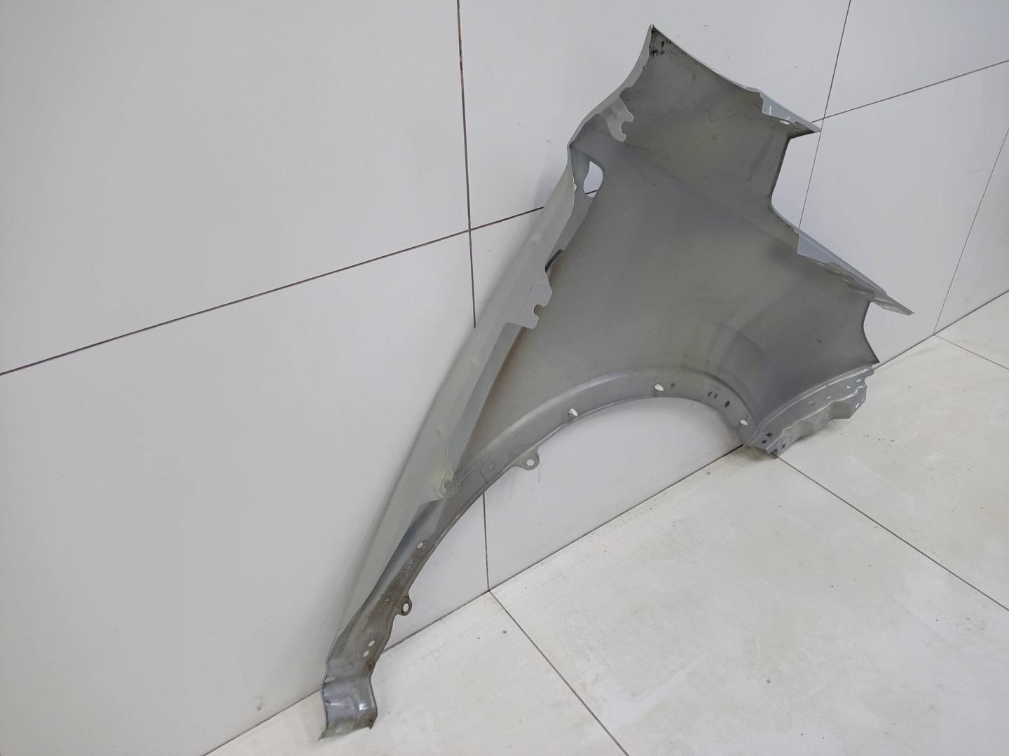 Крыло переднее левое