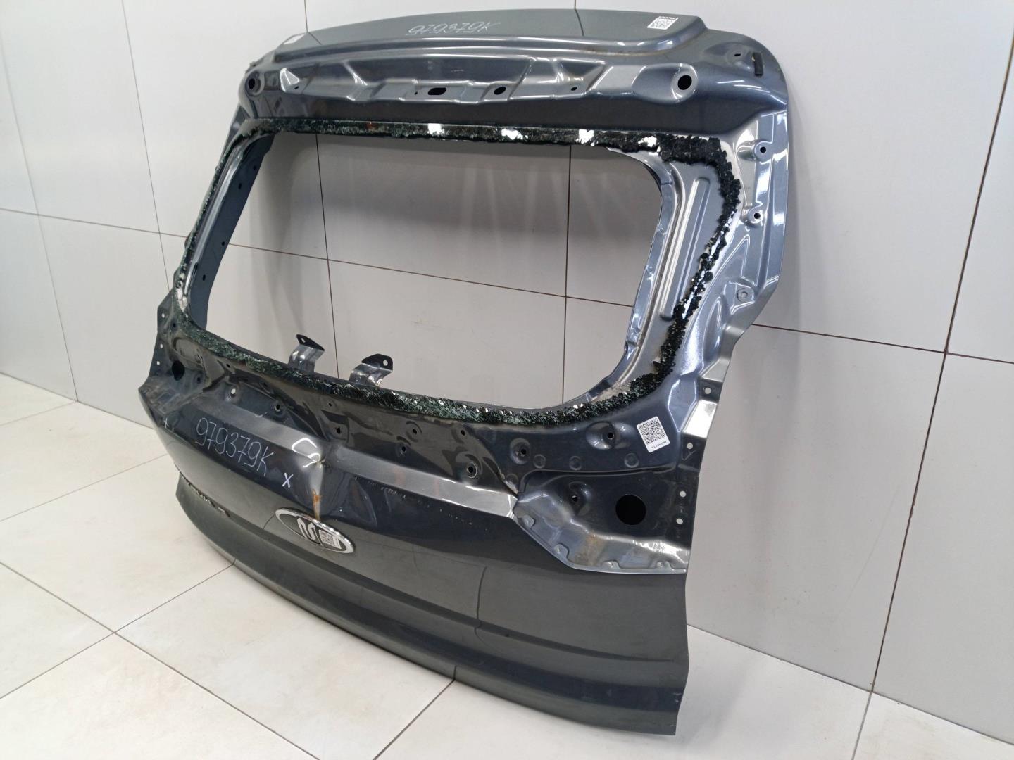 Дверь багажника