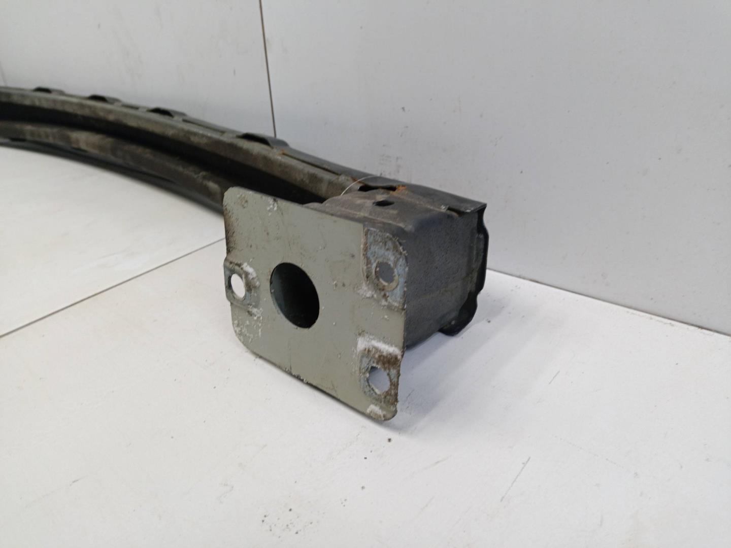 Усилитель заднего бампера