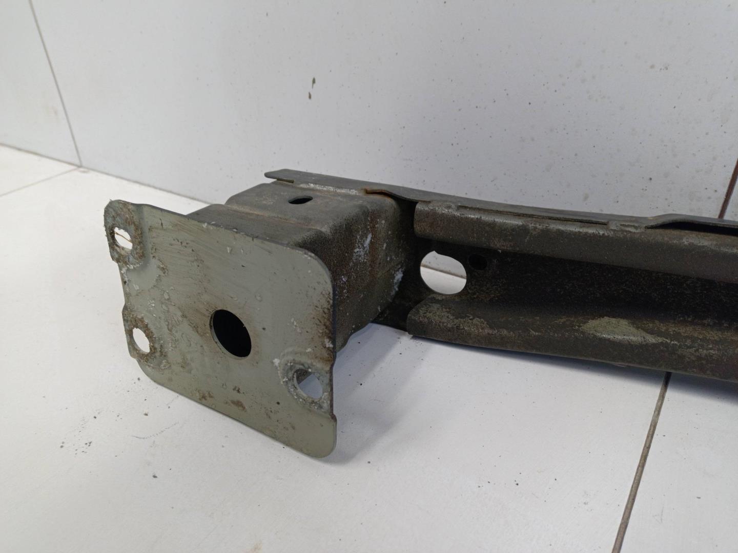 Усилитель заднего бампера