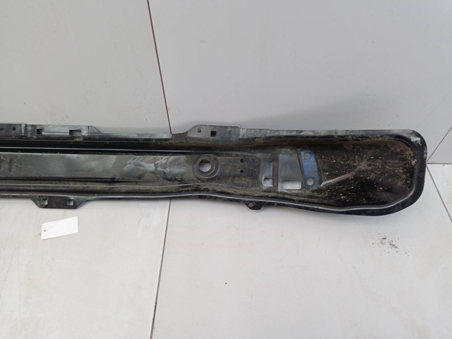 Усилитель переднего бампера