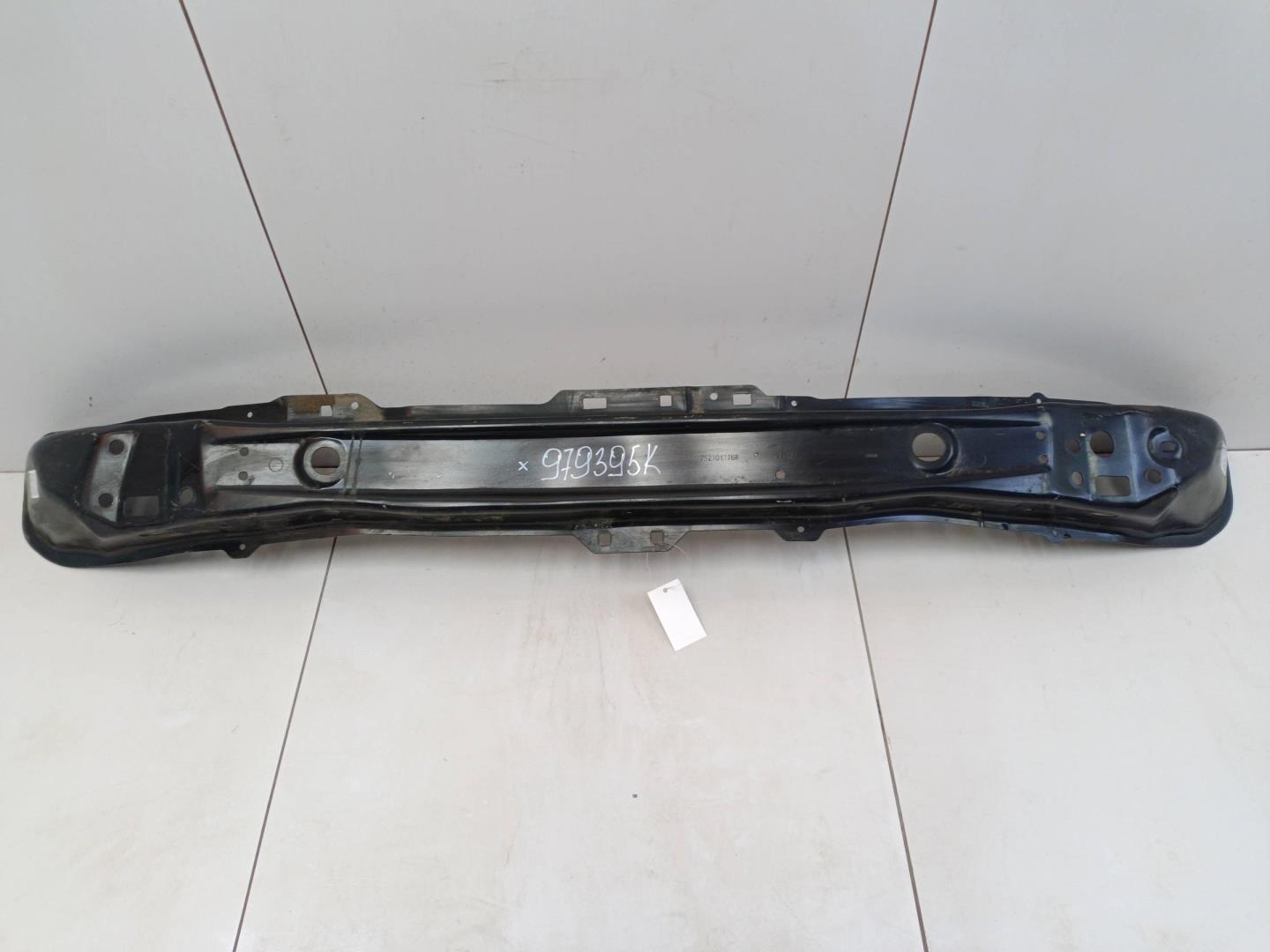 Усилитель переднего бампера