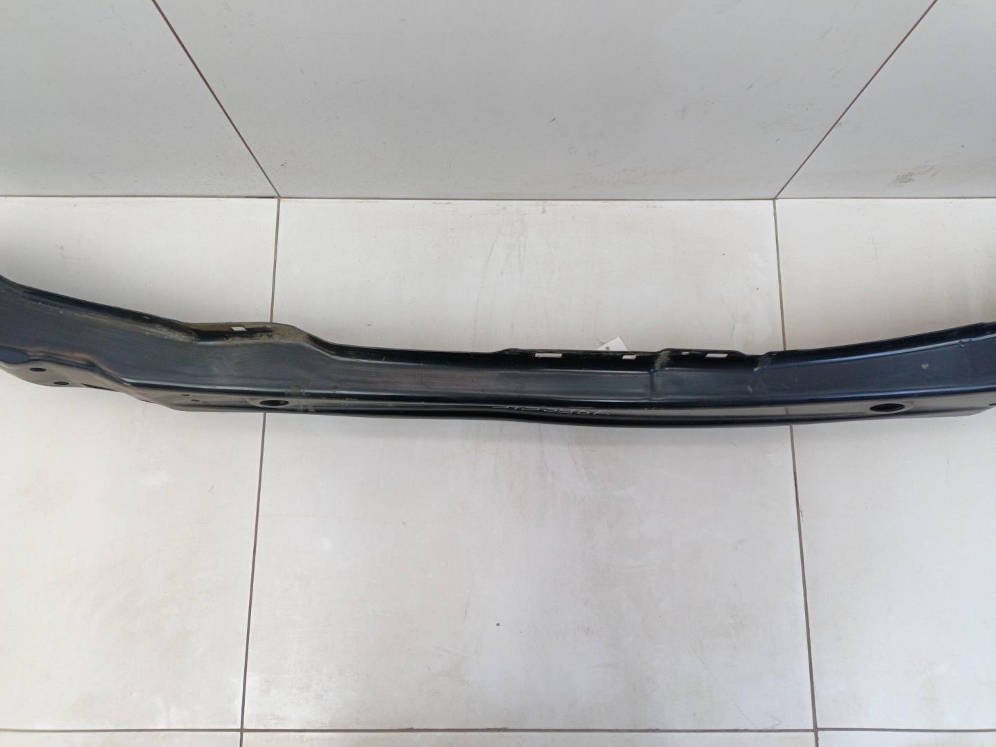 Усилитель переднего бампера