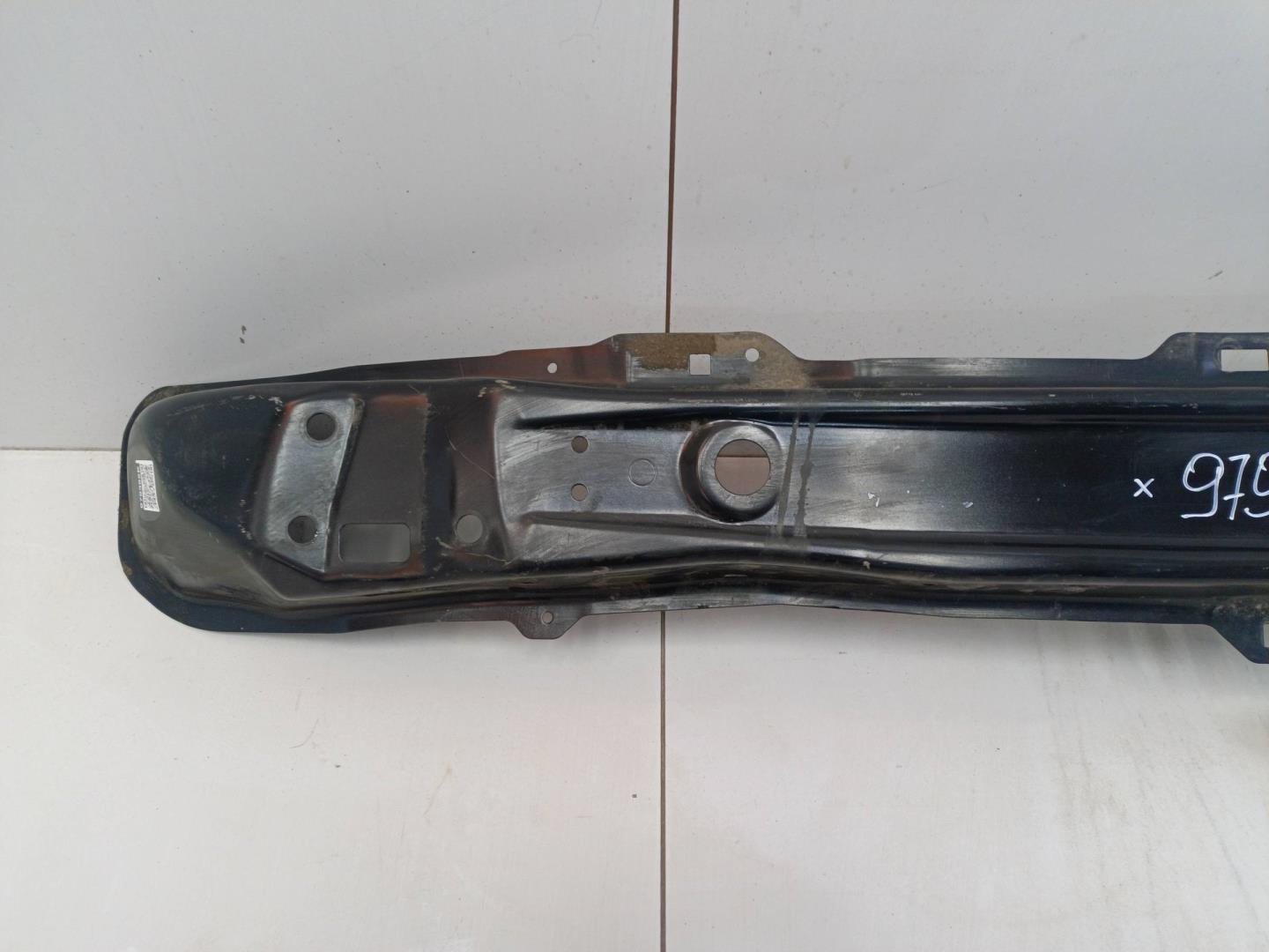 Усилитель переднего бампера