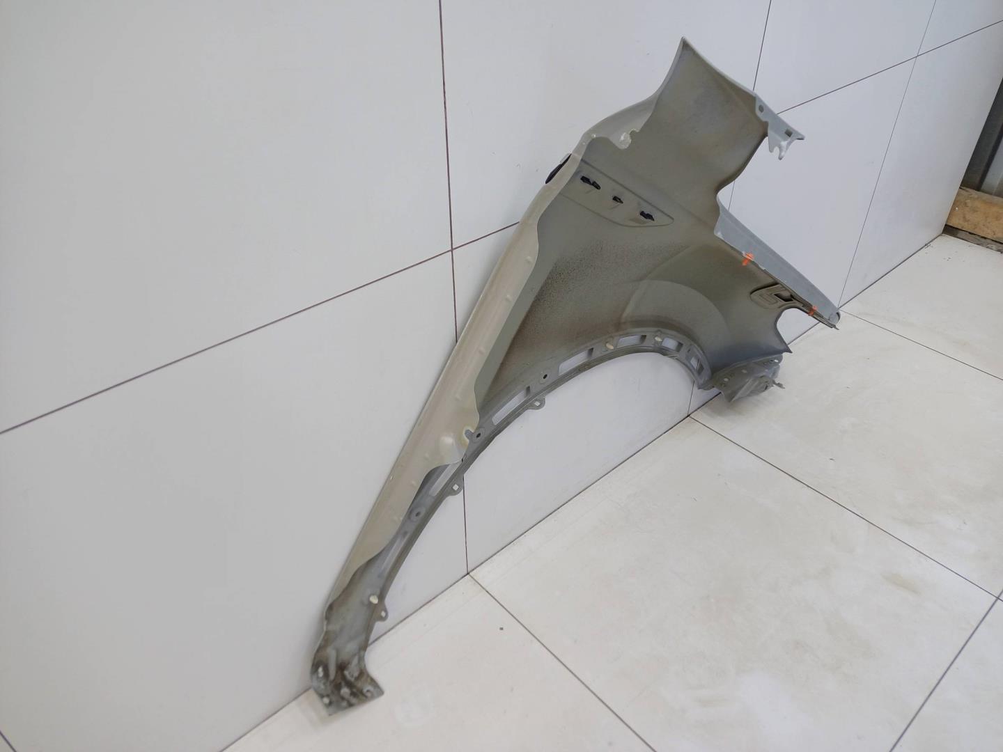 Крыло переднее левое