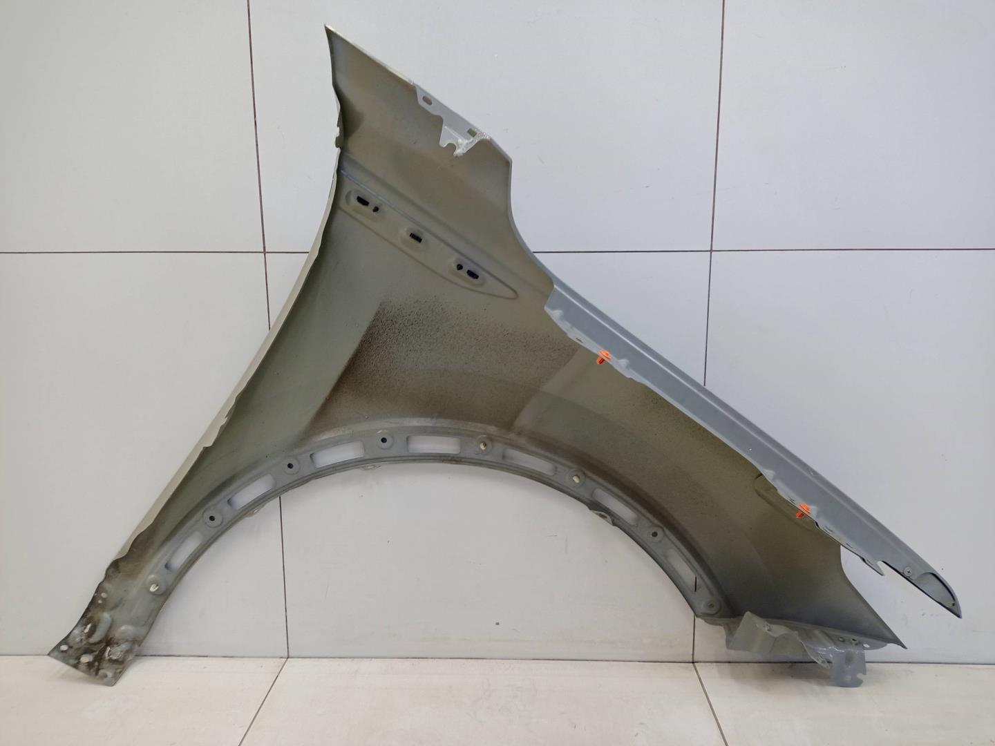 Крыло переднее левое