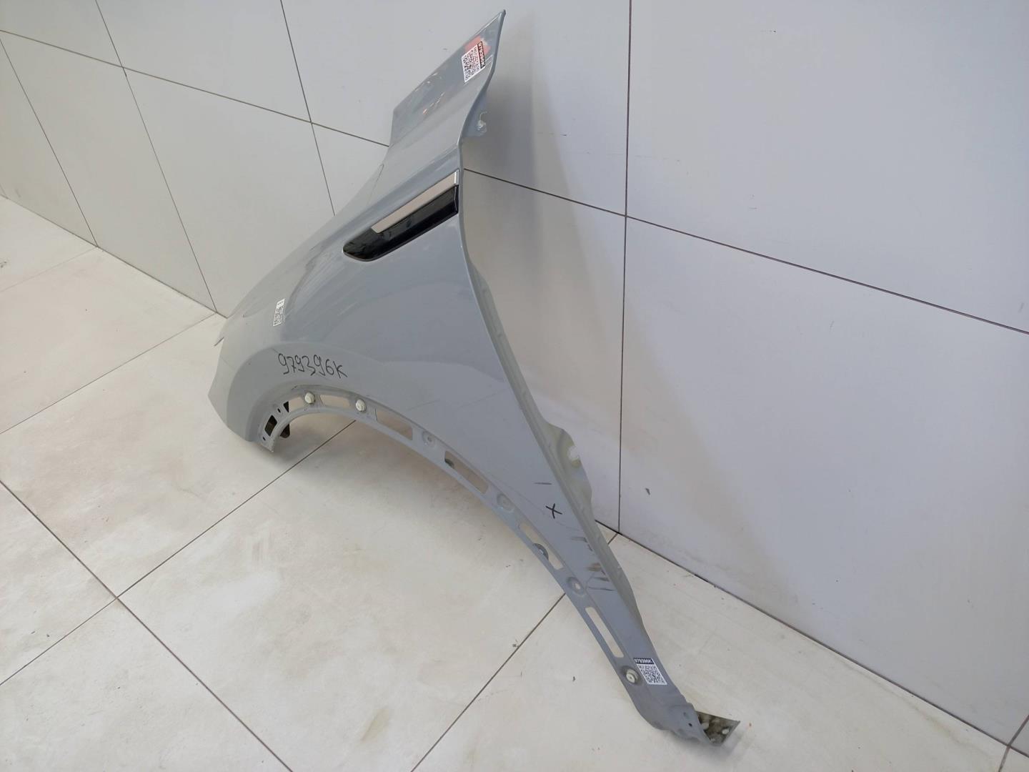 Крыло переднее левое