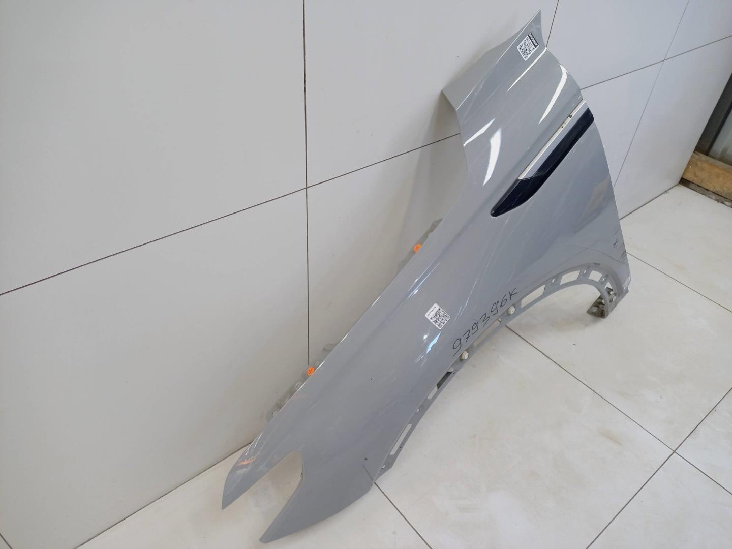 Крыло переднее левое