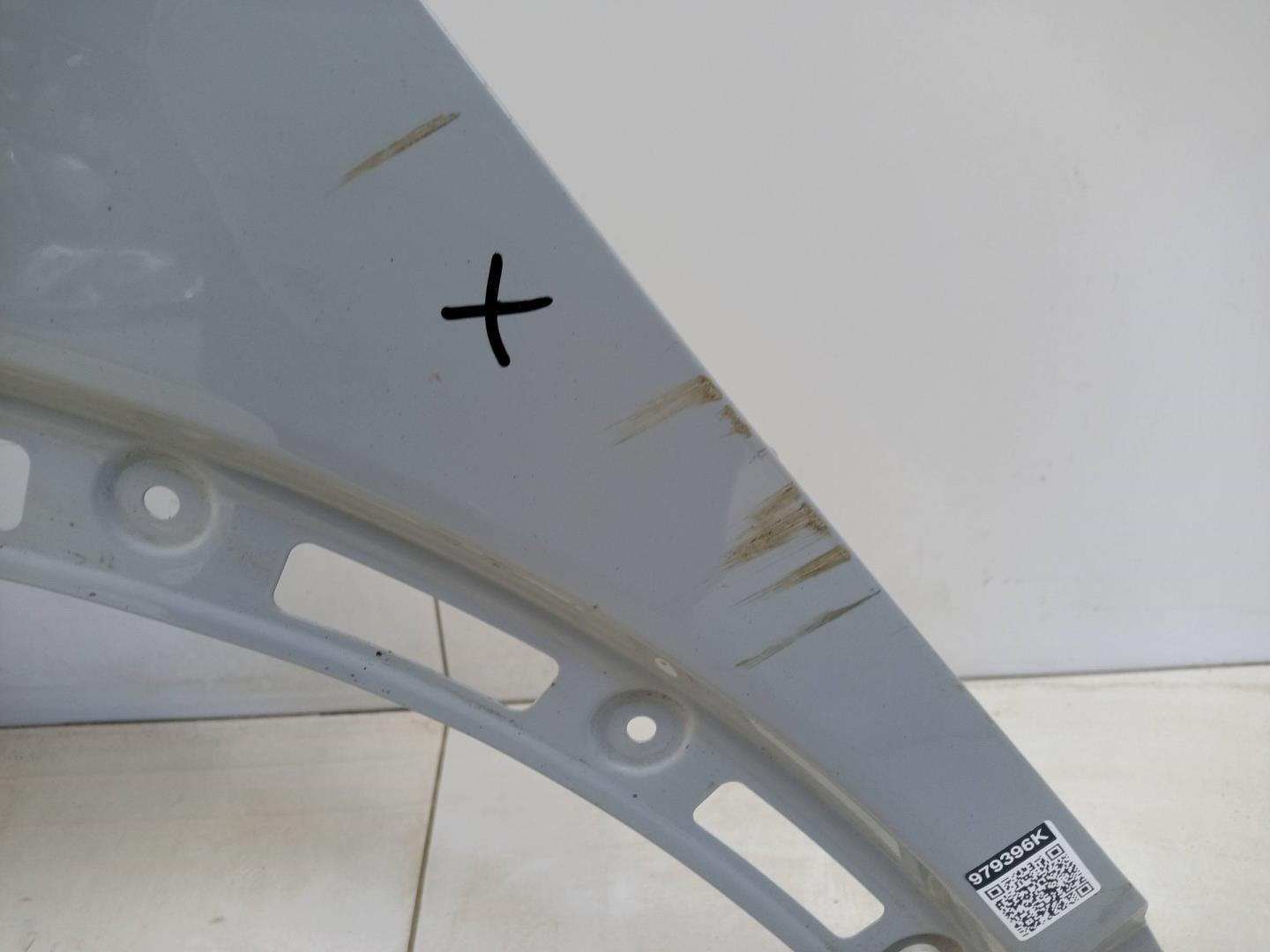 Крыло переднее левое