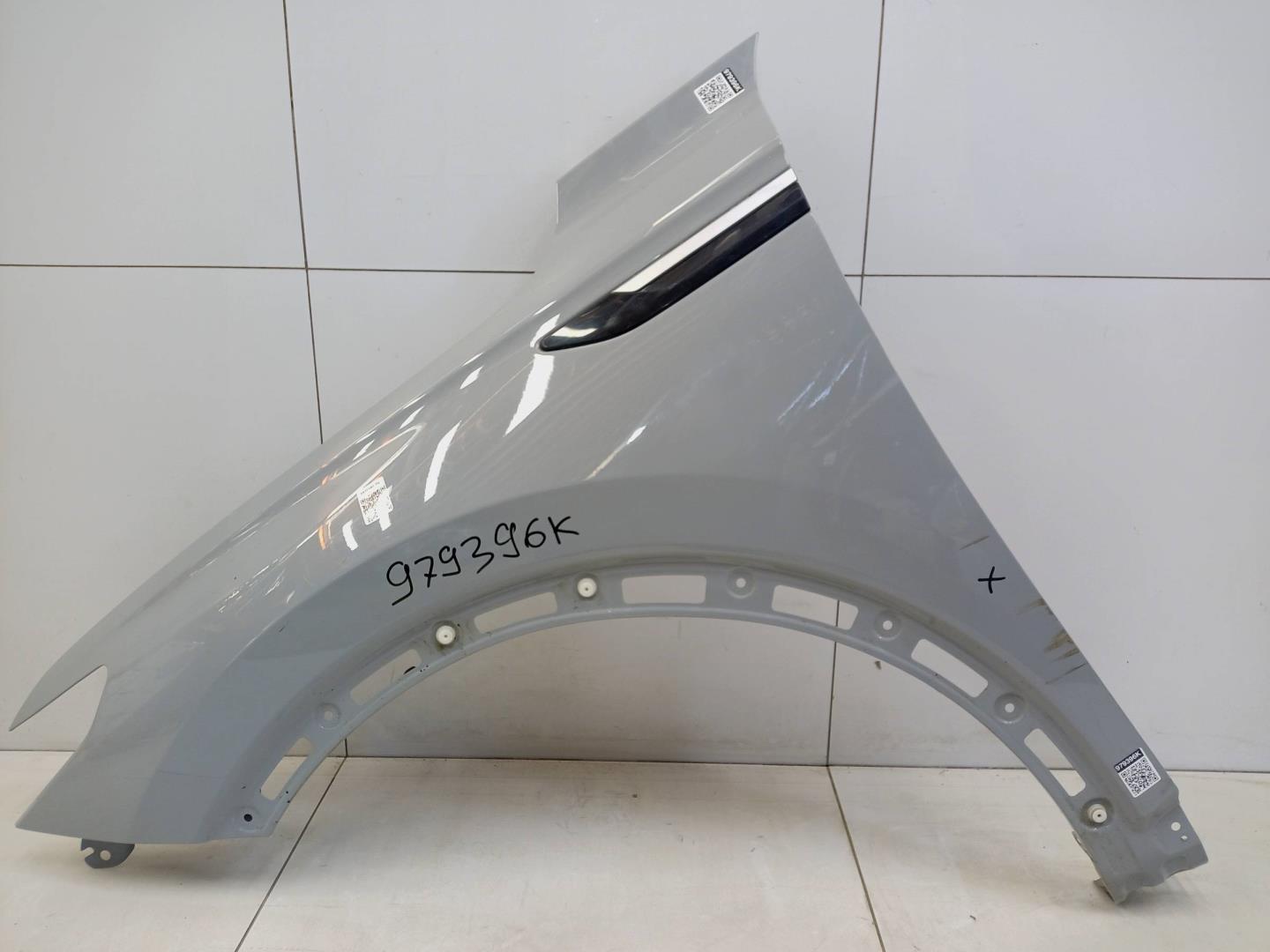 Крыло переднее левое