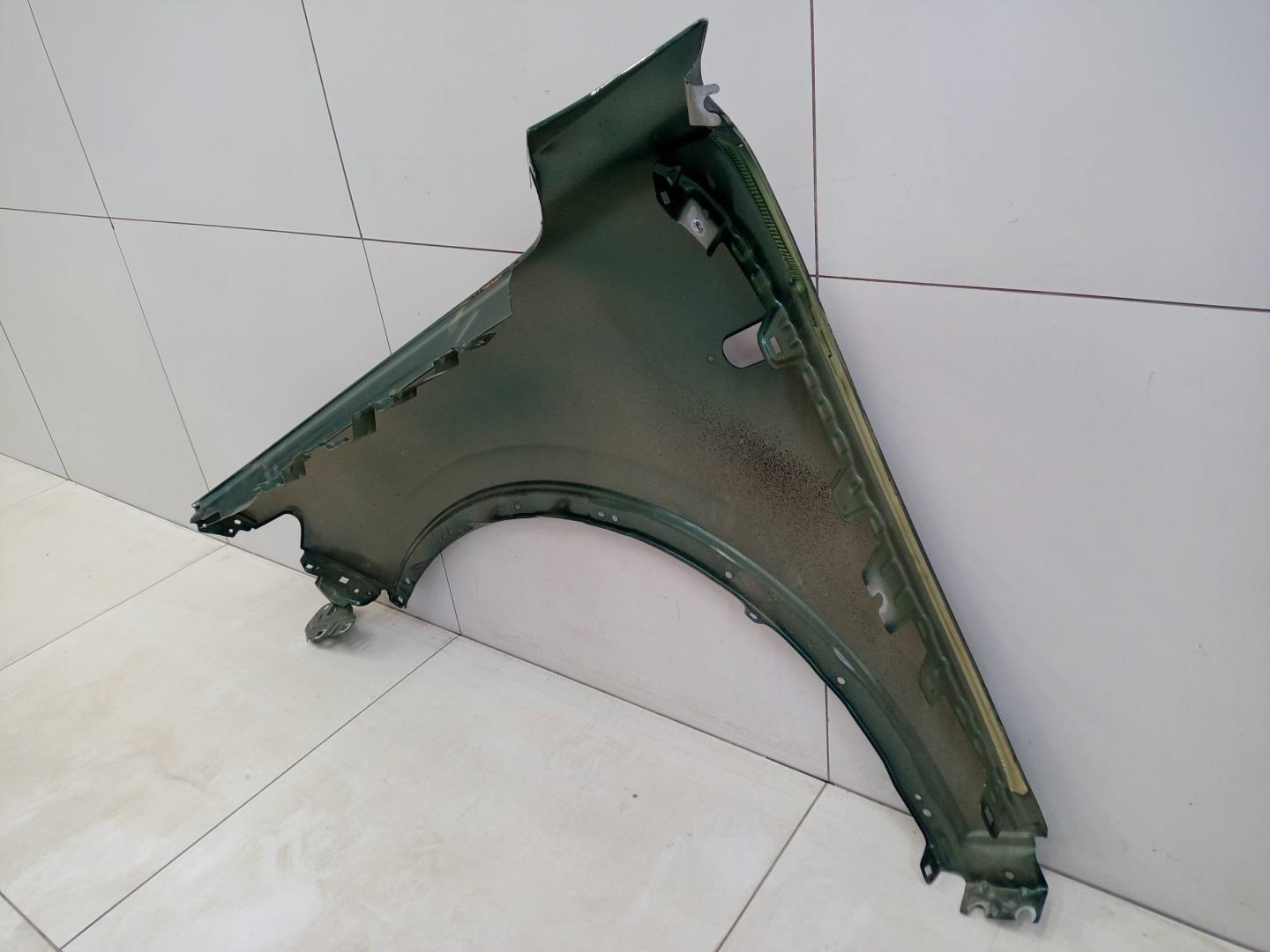 Крыло переднее правое