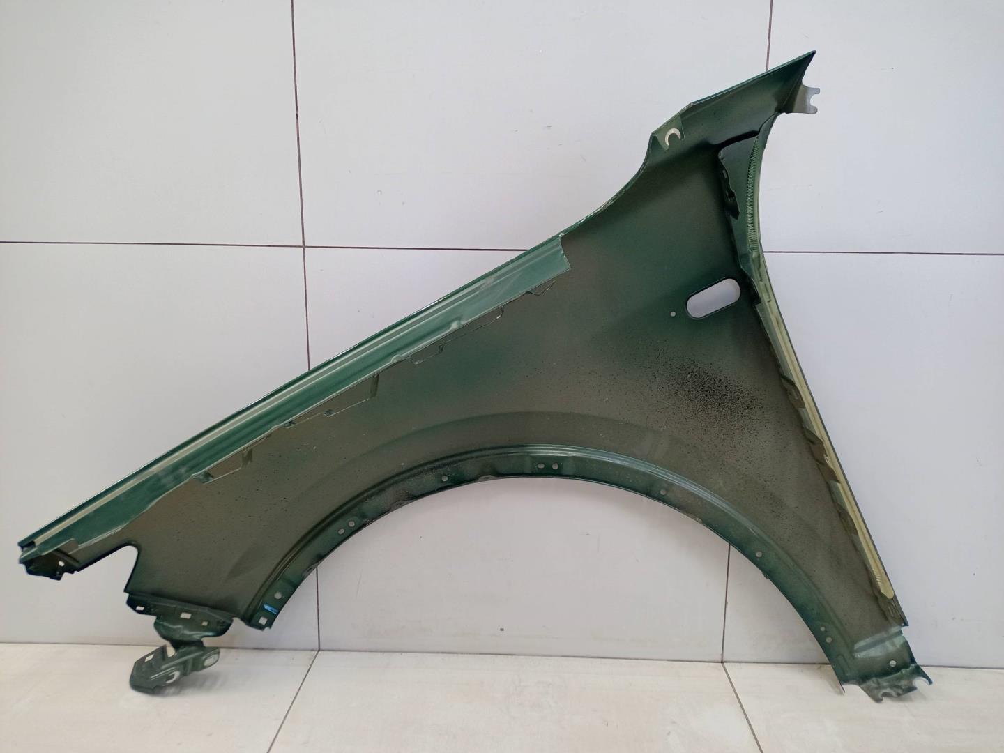 Крыло переднее правое