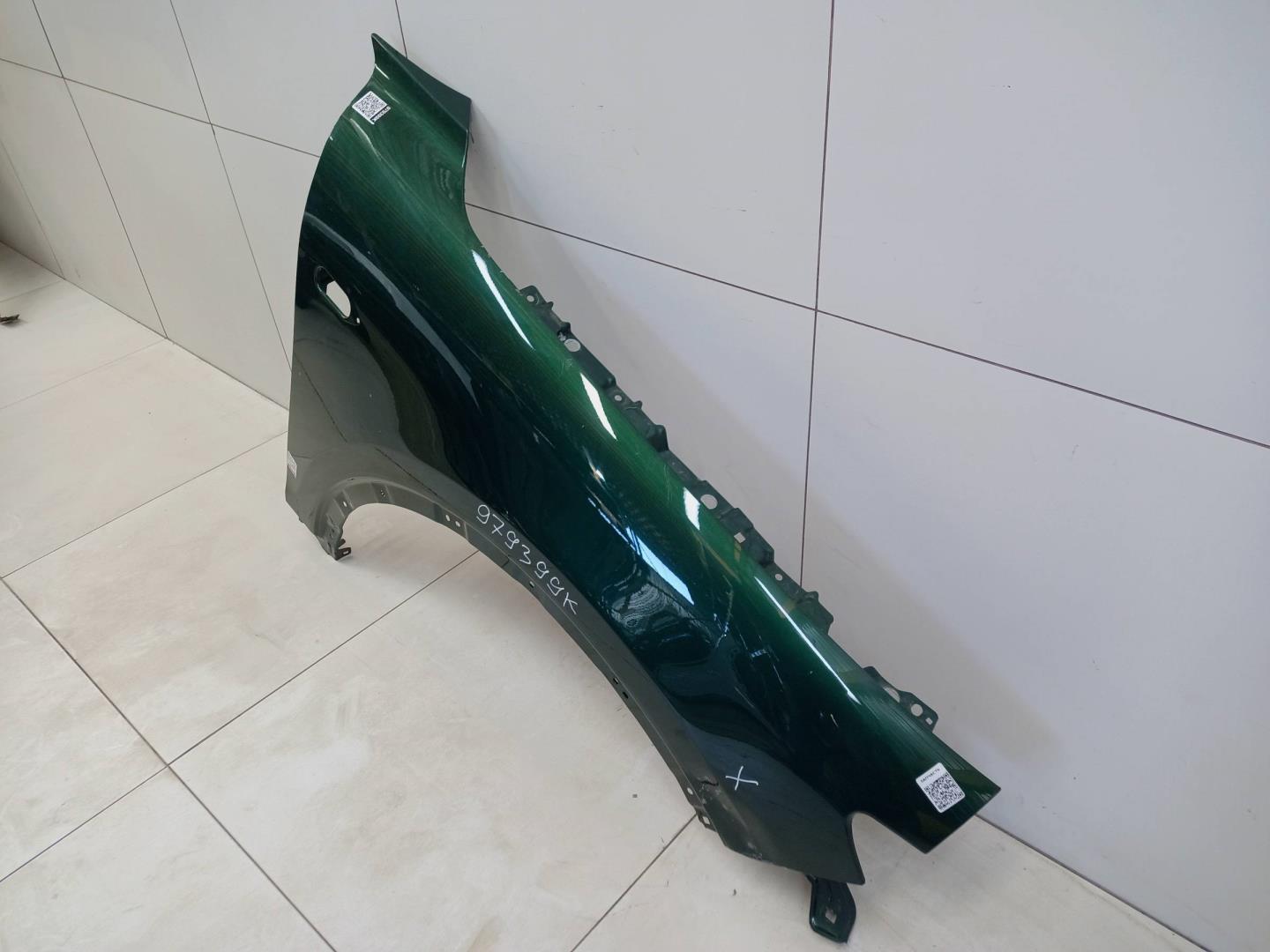 Крыло переднее правое