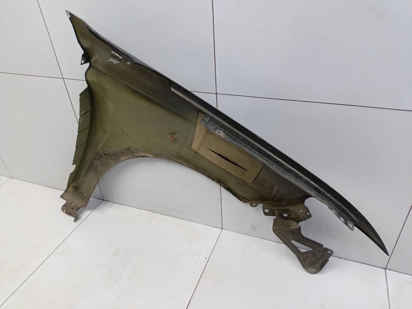 Крыло переднее левое