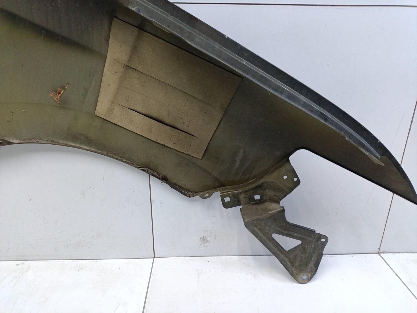 Крыло переднее левое