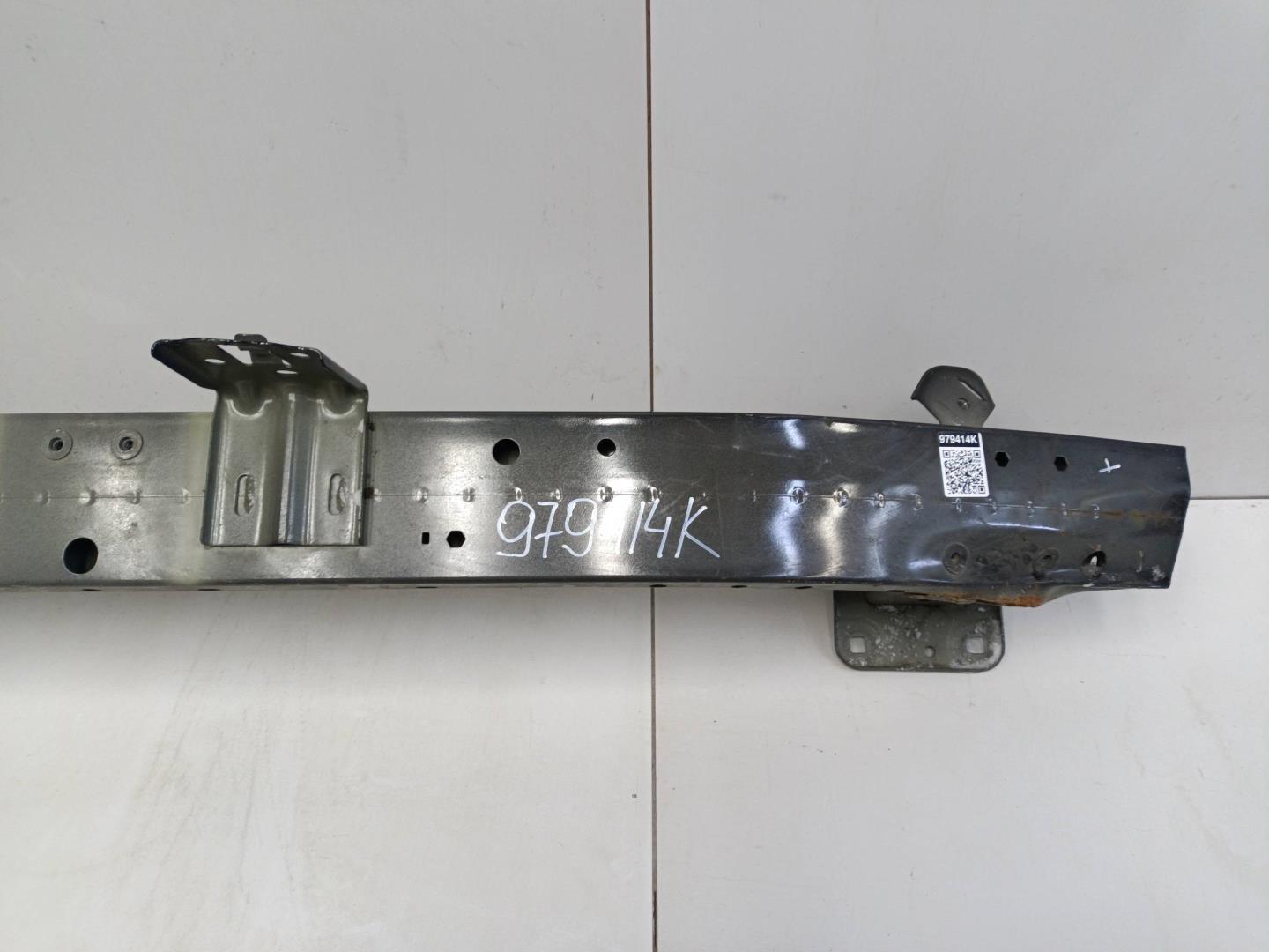 Усилитель переднего бампера