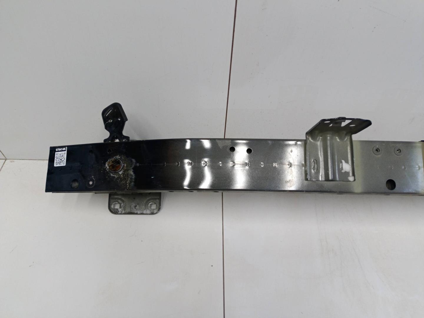 Усилитель переднего бампера