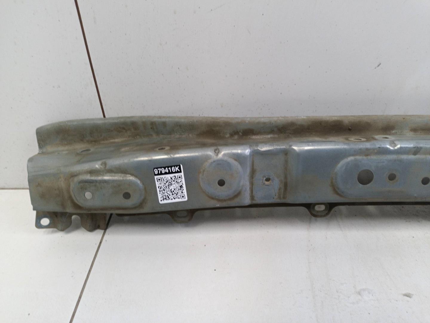 Усилитель переднего бампера