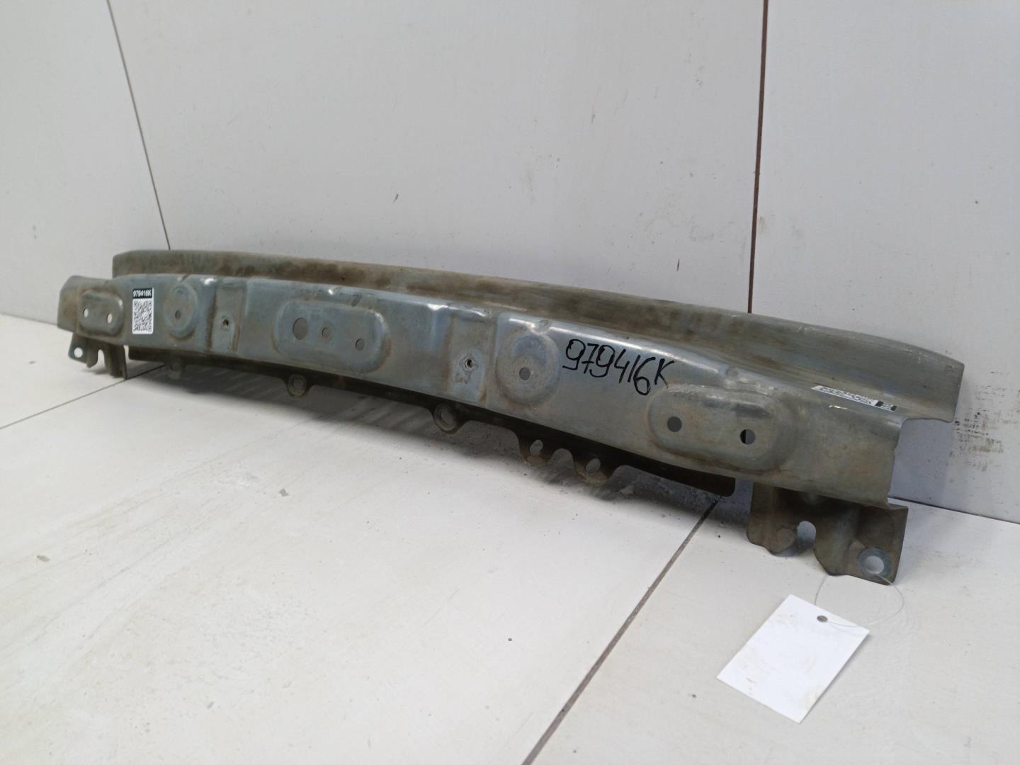 Усилитель переднего бампера