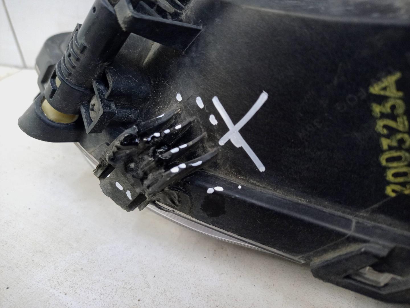 Фара противотуманная левая