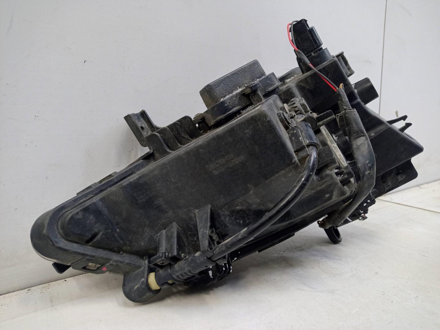 Фара противотуманная левая