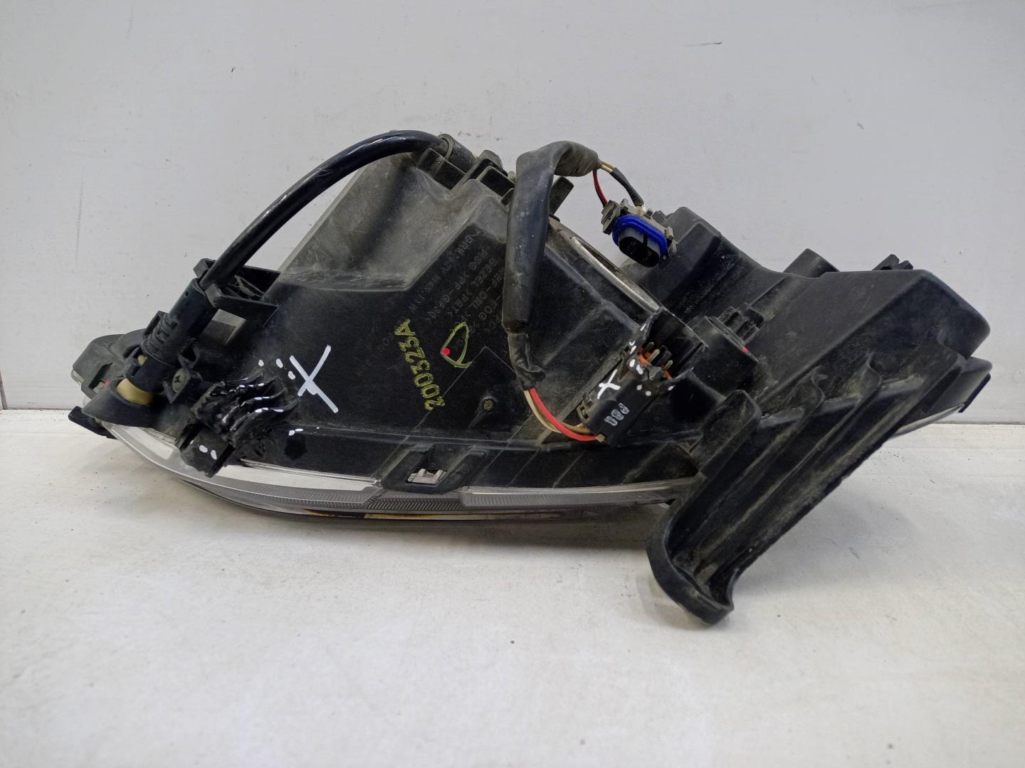 Фара противотуманная левая