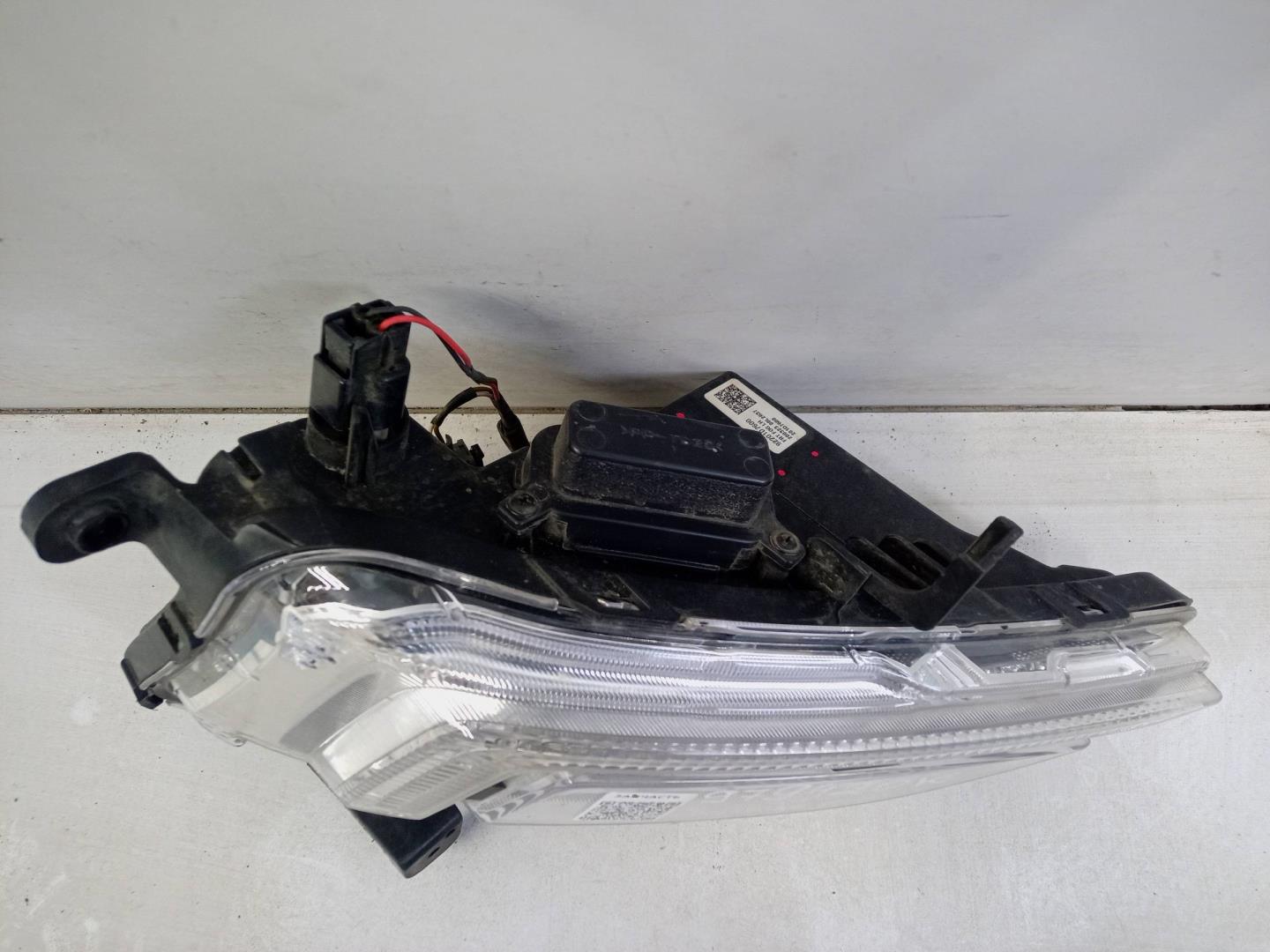 Фара противотуманная левая