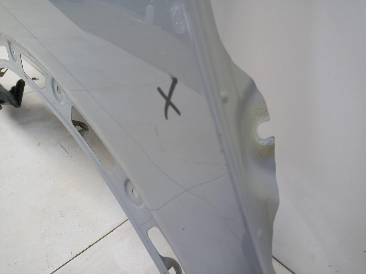 Крыло переднее левое