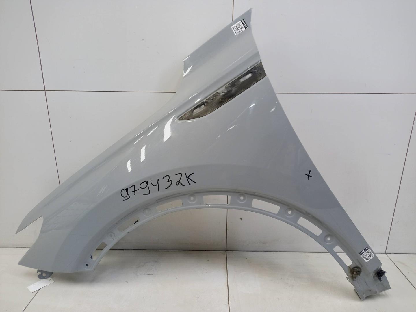 Крыло переднее левое