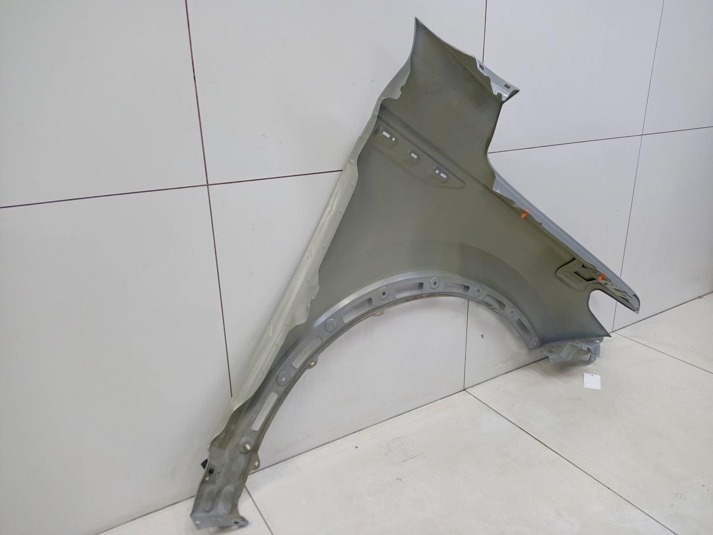 Крыло переднее левое