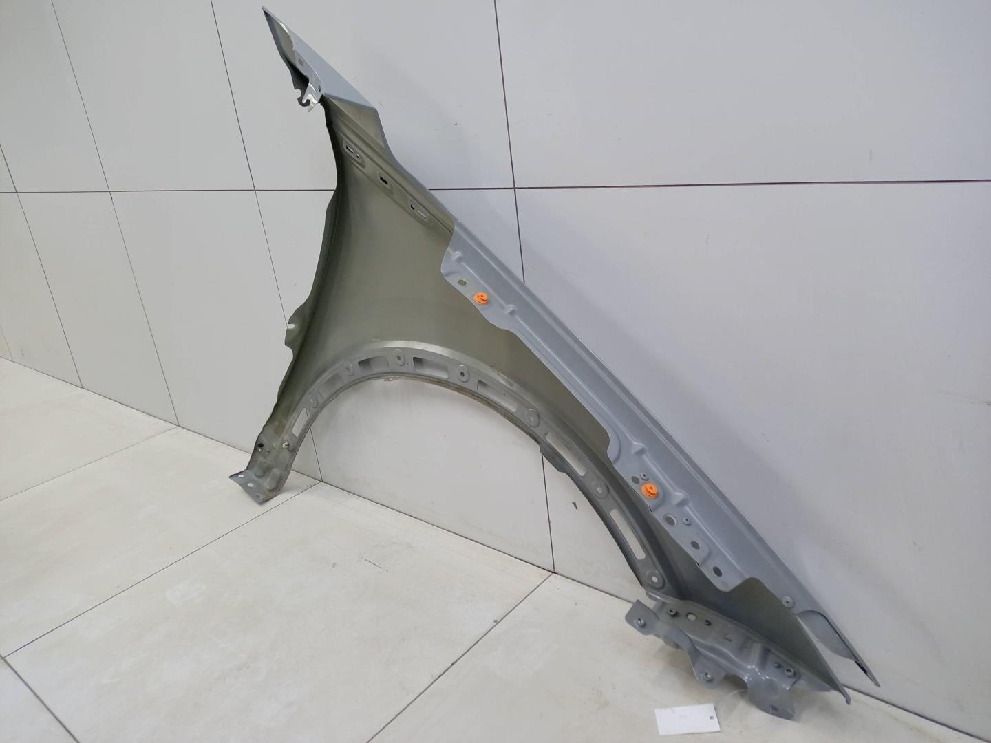 Крыло переднее левое