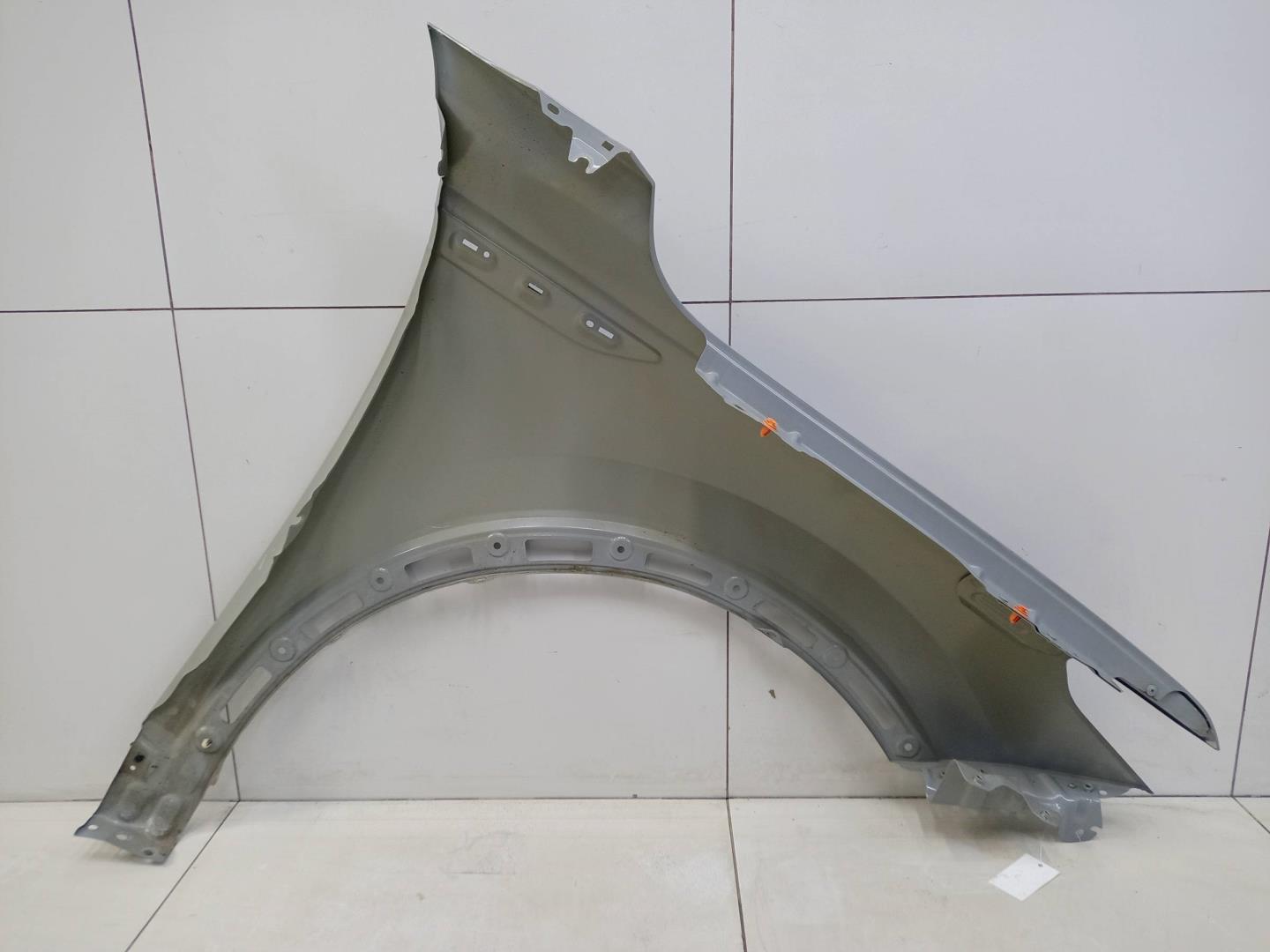 Крыло переднее левое