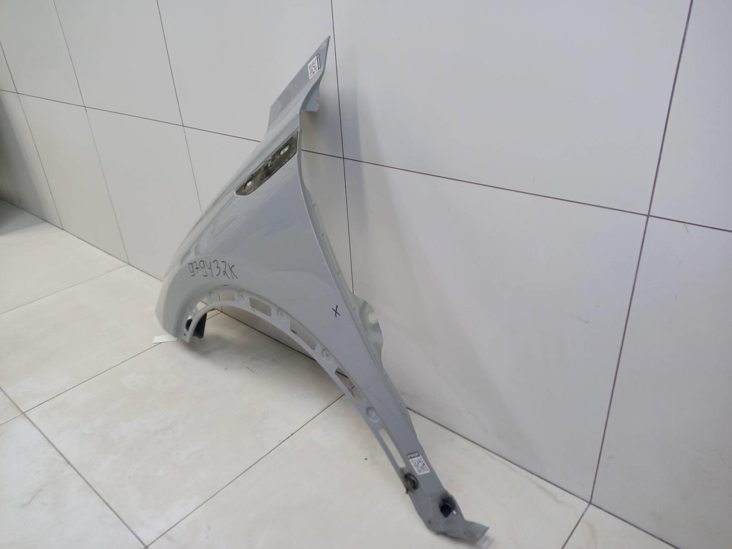 Крыло переднее левое