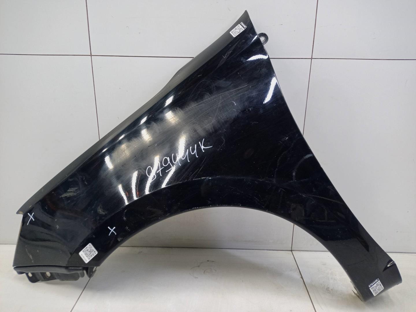 Крыло переднее левое