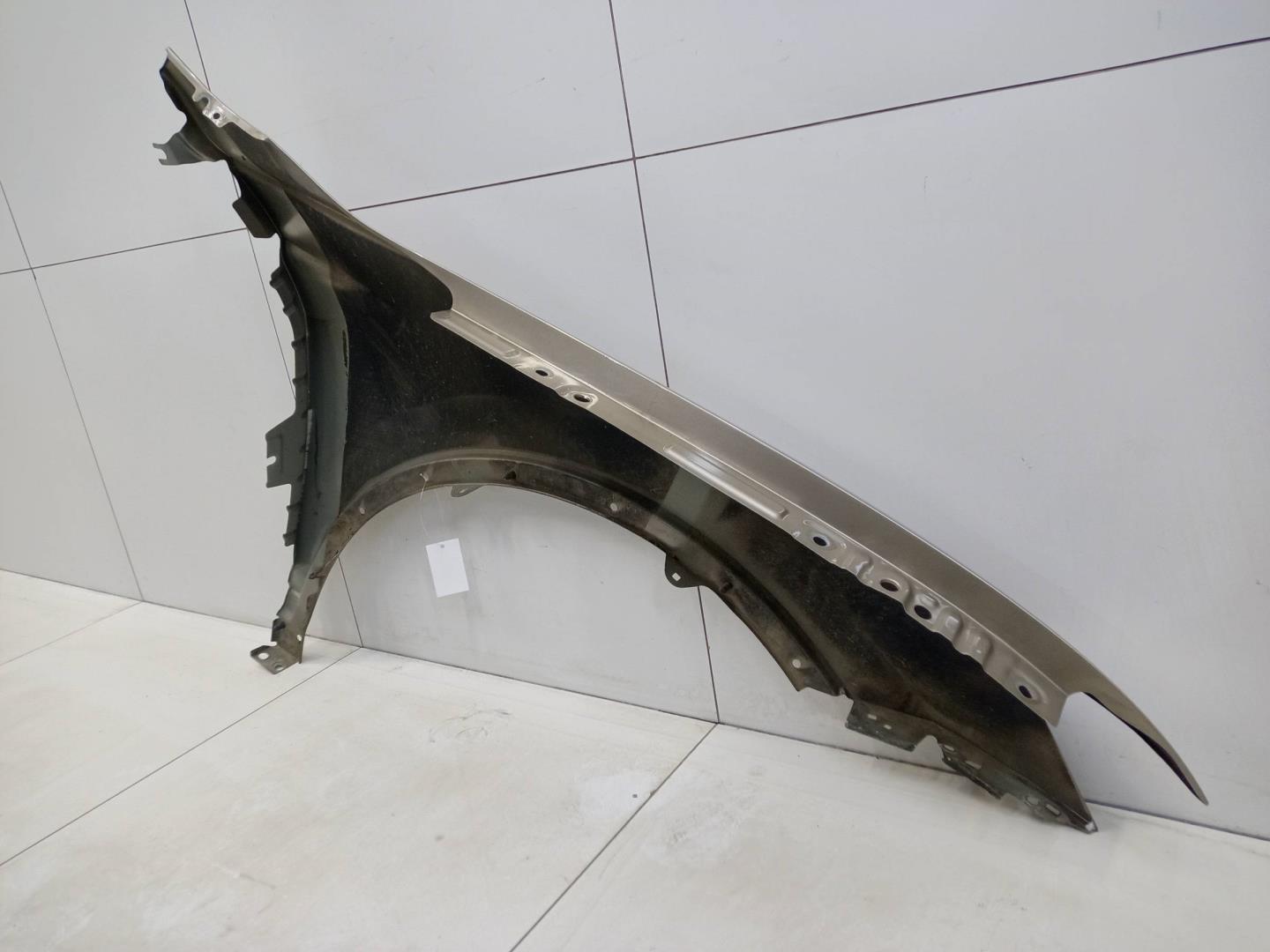 Крыло переднее левое